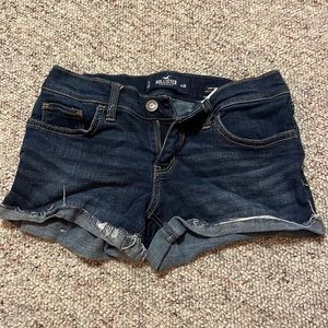 Hollister shorts !